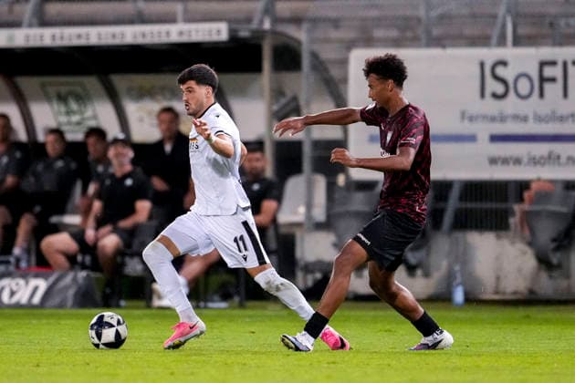 v.li.: Mert Tasdelen (SVS, 11), James Ojiekhai (SGV, 13), Zweikampf, Spielszene, Duell, duel, tackle, tackling, Dynamik, Action, Aktion, 08.09.2026, Sandhausen (Deutschland), Fussball, Regionalliga Südwest, SV Sandhausen - SGV Heilbronn-Freiberg