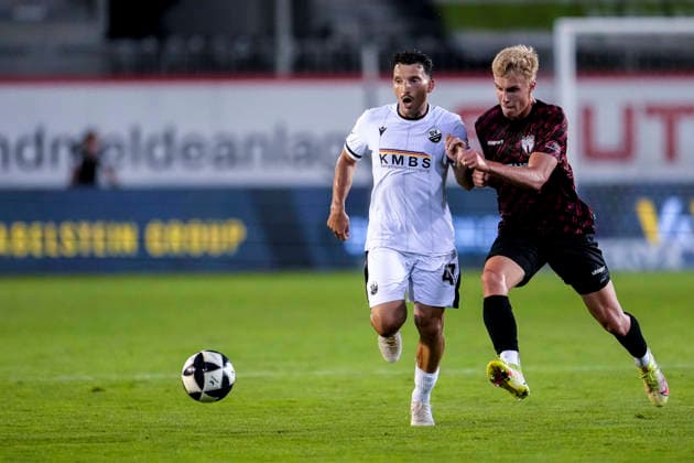 v.li.: Arianit Ferati (SVS, 47), Julian Kudala (SGV, 7), Zweikampf, Spielszene, Duell, duel, tackle, tackling, Dynamik, Action, Aktion, 08.09.2026, Sandhausen (Deutschland), Fussball, Regionalliga Südwest, SV Sandhausen - SGV Heilbronn-Freiberg