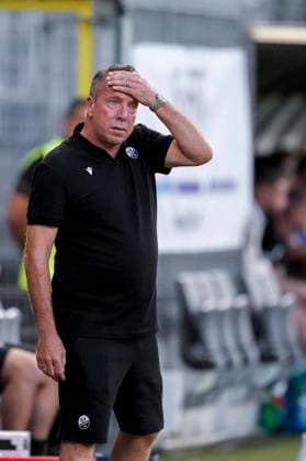 Markus Kauczinski (Trainer, Cheftrainer, SVS) schlägt die Hand vor die Stirn, Einzelbild, Einzelfoto, Aktion, Action, enttäuscht schauend, Enttäuschung, Frustration, disappointed, pessimistisch, 08.09.2026, Sandhausen (Deutschland), Fussball, Regionalliga Südwest, SV Sandhausen - SGV Heilbronn-Freiberg
