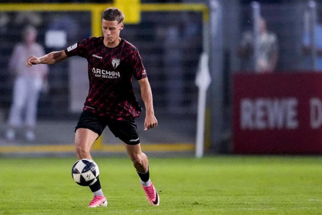 Michael Martin (SGV, 8), am Ball, Freisteller, Ganzkörper, Einzelbild, Einzelfoto, Aktion, Action, 08.09.2026, Sandhausen (Deutschland), Fussball, Regionalliga Südwest, SV Sandhausen - SGV Heilbronn-Freiberg