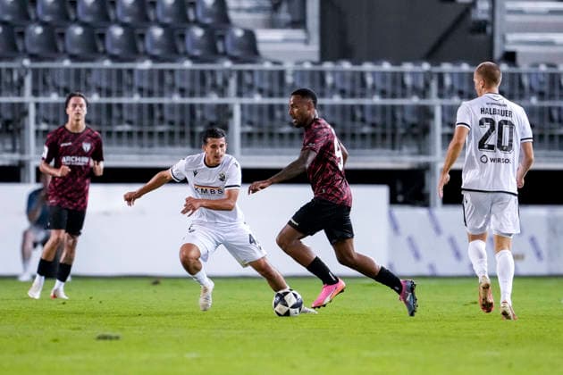 v.li.: Imad Jaadar (SVS, 42), Marlon Mustapha (SGV, 77), Zweikampf, Spielszene, Duell, duel, tackle, tackling, Dynamik, Action, Aktion, 08.09.2026, Sandhausen (Deutschland), Fussball, Regionalliga Südwest, SV Sandhausen - SGV Heilbronn-Freiberg