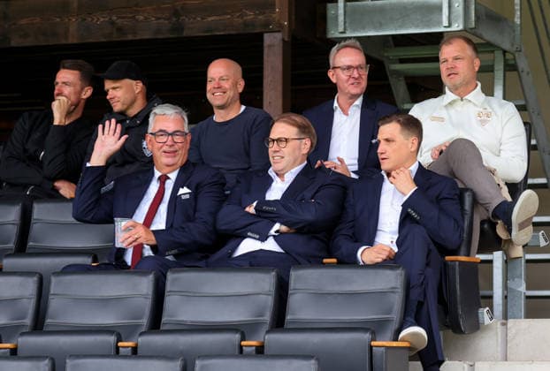 09.09.2026, Stuttgart, Fußball Champions League, Saison 2026 2027, VfB Stuttgart U19 vs. Viking U19, v.l. VfB Präsident Dietmar Allgaier, Stefan Jung, Vizepräsident Andreas Grupp, hinten v.l. Sportdirektor Christian Gentner, ?, ?, Vorstand Alexander Wehrle, Vorstand Fabian Wohlgemuth