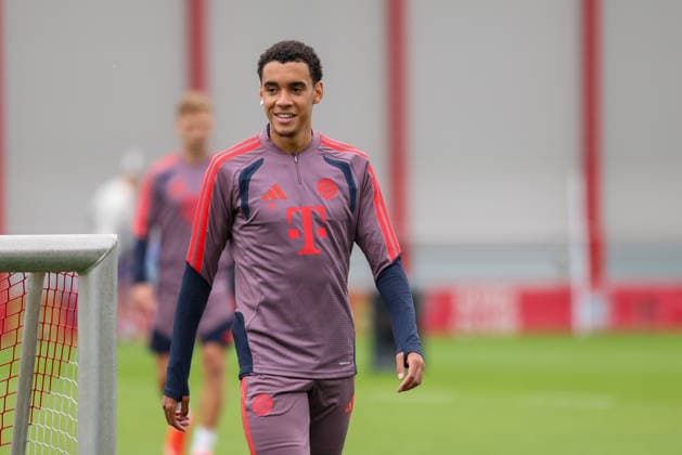 Jamal Musiala (FC Bayern Muenchen, 10) lacht beim Training, GER, Abschlusstraining, FC Bayern Muenchen, Fussball, UEFA Champions League, 1. Spieltag, LigaPhase, Saison 2026 2027, 09.09.2026, GER, Abschlusstraining, FC Bayern Muenchen, Fussball, UEFA Champions League, 1. Spieltag, LigaPhase, Saison 2026 2027, 09.09.2026 Muenchen Copyright: xEibner-Pressefoto JennixMaulx EP_JML