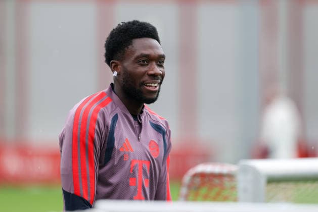 Alphonso Davies (FC Bayern Muenchen, 19) lacht beim Training, GER, Abschlusstraining, FC Bayern Muenchen, Fussball, UEFA Champions League, 1. Spieltag, LigaPhase, Saison 2026 2027, 09.09.2026, GER, Abschlusstraining, FC Bayern Muenchen, Fussball, UEFA Champions League, 1. Spieltag, LigaPhase, Saison 2026 2027, 09.09.2026 Muenchen Copyright: xEibner-Pressefoto JennixMaulx EP_JML