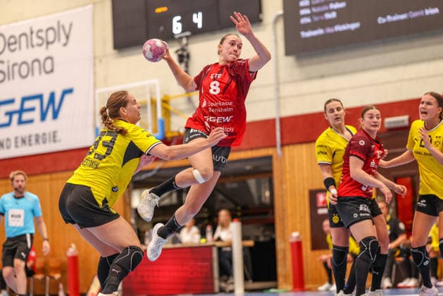 GER, Bensheim, HSG Bensheim Auerbach Flames vs Borussia Dortmund, Alsco Handball Bundesliga Frauen, Handball, DHB, Spielzeit 2026 2027, Weststadthalle Bensheim, 3. Spieltag im Bild v.l.: Guro Nestaker (BVB Borussia Dortmund Frauen 33), Lena Degenhardt (Bensheim Flames Frauen 8) DFB DFL REGULATIONS PROHIBIT ANY USE OF PHOTOGRAPHS AS IMAGE SEQUENCES AND OR QUASI-VIDEO, 09.09.2026 Copyright: HMBxMedia HendrikxHamelau