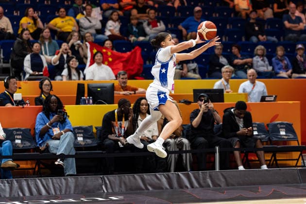 Zaida Gonzalez (Puerto Rico, 06) rettet den Ball vor dem Aus, GER, Puerto Rico vs. China, Basketball, FIBA Women s World Cup 2026, Qualifikation fuers Viertelfinale, 09.09.2026 GER, Puerto Rico vs. China, Basketball, FIBA Women s World Cup 2026, Qualifikation fuers Viertelfinale, 09.09.2026 Berlin Copyright: xEibner-Pressefoto MaxxVincenx EP_MVN