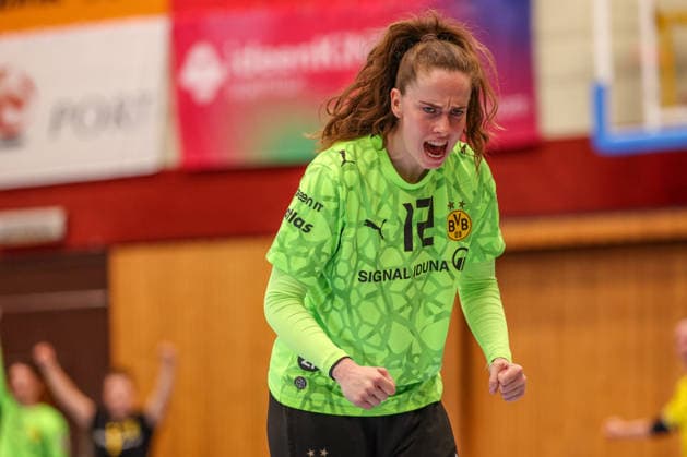 GER, Bensheim, HSG Bensheim Auerbach Flames vs Borussia Dortmund, Alsco Handball Bundesliga Frauen, Handball, DHB, Spielzeit 2026 2027, Weststadthalle Bensheim, 3. Spieltag im Bild: Sarah Wachter (BVB Borussia Dortmund Frauen 12), Freude, Emotionen und Jubel nach der Parade bei Torhüterin DFB DFL REGULATIONS PROHIBIT ANY USE OF PHOTOGRAPHS AS IMAGE SEQUENCES AND OR QUASI-VIDEO, 09.09.2026 Copyright: HMBxMedia HendrikxHamelau