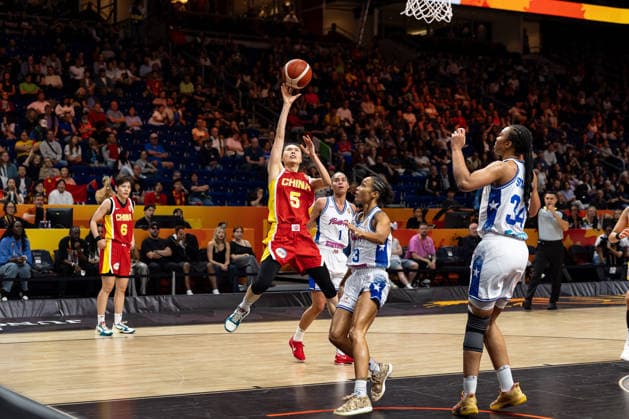 Siyu Wang (China, 05) beim Korbleger, Trinity San Antonio (Puerto Rico, 23), Imani McGee-Stafford (Puerto Rico, 34), GER, Puerto Rico vs. China, Basketball, FIBA Women s World Cup 2026, Qualifikation fuers Viertelfinale, 09.09.2026 GER, Puerto Rico vs. China, Basketball, FIBA Women s World Cup 2026, Qualifikation fuers Viertelfinale, 09.09.2026 Berlin Copyright: xEibner-Pressefoto MaxxVincenx EP_MVN