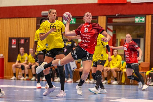 GER, Bensheim, HSG Bensheim Auerbach Flames vs Borussia Dortmund, Alsco Handball Bundesliga Frauen, Handball, DHB, Spielzeit 2026 2027, Weststadthalle Bensheim, 3. Spieltag im Bild v.l.: Dana Bleckmann (BVB Borussia Dortmund Frauen 66), Lena Degenhardt (Bensheim Flames Frauen 8) DFB DFL REGULATIONS PROHIBIT ANY USE OF PHOTOGRAPHS AS IMAGE SEQUENCES AND OR QUASI-VIDEO, 09.09.2026 Copyright: HMBxMedia HendrikxHamelau
