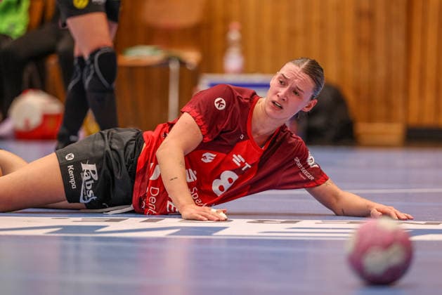 GER, Bensheim, HSG Bensheim Auerbach Flames vs Borussia Dortmund, Alsco Handball Bundesliga Frauen, Handball, DHB, Spielzeit 2026 2027, Weststadthalle Bensheim, 3. Spieltag im Bild: Enttäuschung und Frust nach der Niederlage, Emotion bei Lena Degenhardt (Bensheim Flames Frauen 8) DFB DFL REGULATIONS PROHIBIT ANY USE OF PHOTOGRAPHS AS IMAGE SEQUENCES AND OR QUASI-VIDEO, 09.09.2026 Copyright: HMBxMedia HendrikxHamelau