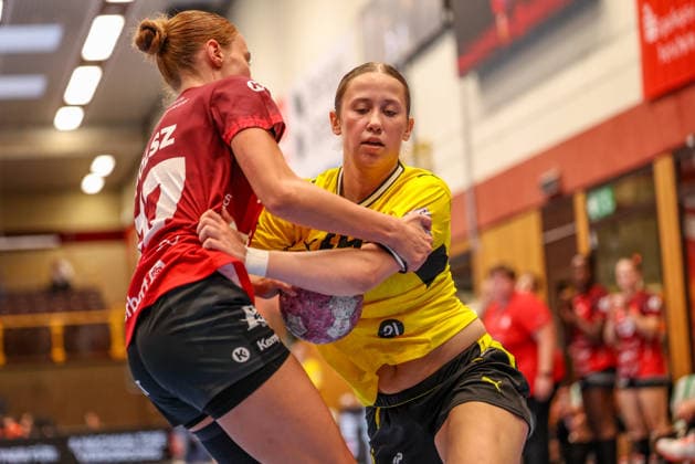 GER, Bensheim, HSG Bensheim Auerbach Flames vs Borussia Dortmund, Alsco Handball Bundesliga Frauen, Handball, DHB, Spielzeit 2026 2027, Weststadthalle Bensheim, 3. Spieltag im Bild v.l.: Jule Polsz (Bensheim Flames Frauen 17), Lara Egeling (BVB Borussia Dortmund Frauen 44) DFB DFL REGULATIONS PROHIBIT ANY USE OF PHOTOGRAPHS AS IMAGE SEQUENCES AND OR QUASI-VIDEO, 09.09.2026 Copyright: HMBxMedia HendrikxHamelau