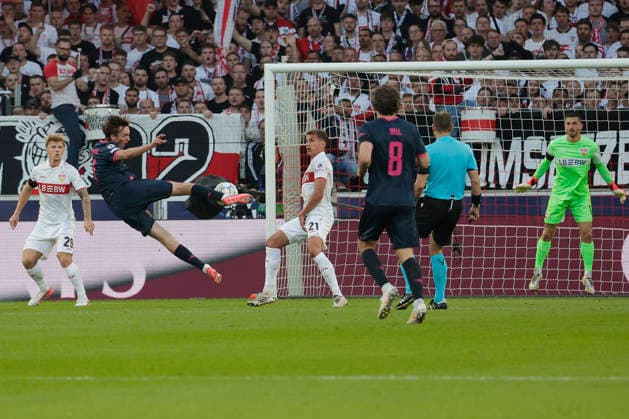 Im Bild: v.li. Finn Jeltsch (VfB Stuttgart, 29), Kristoffer Askildsen (Viking FK, 7) am Ball, versucht den Ball ins Tor zu schiesse, Grischa Proemel (VfB Stuttgart, 21) und Torwart Fabian Bredlow (VfB Stuttgart, 1) 09.09.2026, VfB Stuttgart - Viking FK, UEFA Champions League, 1. Spieltag, Deutschland, Stuttgart, MHP Arena, DFL REGULATIONS PROHIBIT ANY USE OF PHOTOGRAPHS AS IMAGE SEQUENCES AND OR QUASI-VIDEO. Copyright: HMBxMedia xJulienxBecker