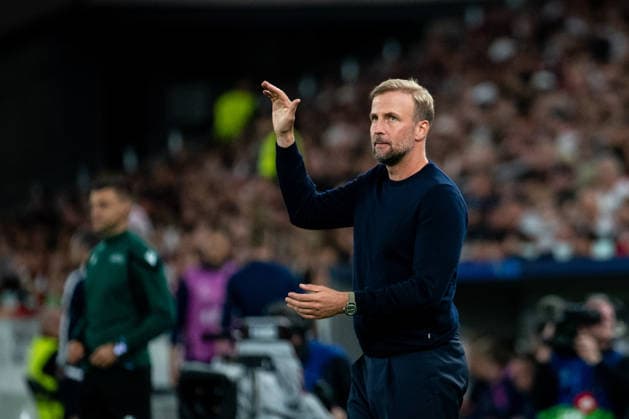 09.09.2026, GER, Fussball, Herren, UEFA Champions League, Ligaphase, 1. Spieltag, Saison 2026 2027, VfB Stuttgart vs. Viking Stavanger Sebastian Hoeneß ( VfB Stuttgart, Trainer ) gestikuliert, Stuttgart MHP Arena Baden-Württemberg Deutschland Copyright: xNordphoto Memmlerx
