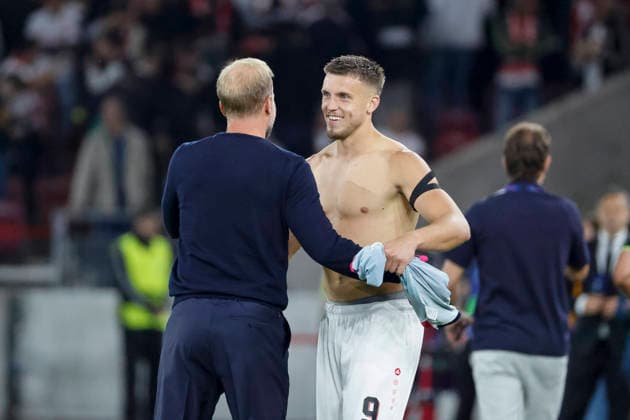 Sebastian Hoeneß, Hoeness (VfB Stuttgart, Trainer) und Ermedin Demirovic (VfB Stuttgart, 09) nach dem Spiel , Deutschland, Fussball, UEFA Champions League, 1. Spieltag, 2026 2027, VfB Stuttgart vs. Viking Stavanger, 09.09.2026, Stuttgart Arena Stuttgart Deutschland Copyright: xGrantxHubbsx