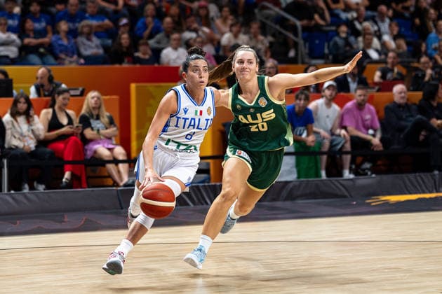 Costanza Verona (Italien, 08) im Dribbling gegen Isobel Borlase (Australien, 20), GER, Italien vs. Australien, Basketball, FIBA Women s World Cup 2026, Qualifikation fuers Viertelfinale, 09.09.2026 GER, Italien vs. Australien, Basketball, FIBA Women s World Cup 2026, Qualifikation fuers Viertelfinale, 09.09.2026 Berlin Copyright: xEibner-Pressefoto MaxxVincenx EP_MVN
