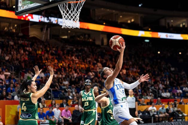 Costanza Verona (Italien, 08) beim Wurf, Alex Wilson (Australien, 04), Ezi Magbegor (Australien, 13), Isobel Borlase (Australien, 20), GER, Italien vs. Australien, Basketball, FIBA Women s World Cup 2026, Qualifikation fuers Viertelfinale, 09.09.2026 GER, Italien vs. Australien, Basketball, FIBA Women s World Cup 2026, Qualifikation fuers Viertelfinale, 09.09.2026 Berlin Copyright: xEibner-Pressefoto MaxxVincenx EP_MVN
