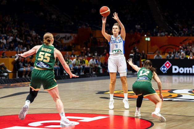 Francesca Pan (Italien, 11) beim Wurf, Chloe Bibby (Australien, 55), Stephanie Reid (Australien, 12), GER, Italien vs. Australien, Basketball, FIBA Women s World Cup 2026, Qualifikation fuers Viertelfinale, 09.09.2026 GER, Italien vs. Australien, Basketball, FIBA Women s World Cup 2026, Qualifikation fuers Viertelfinale, 09.09.2026 Berlin Copyright: xEibner-Pressefoto MaxxVincenx EP_MVN