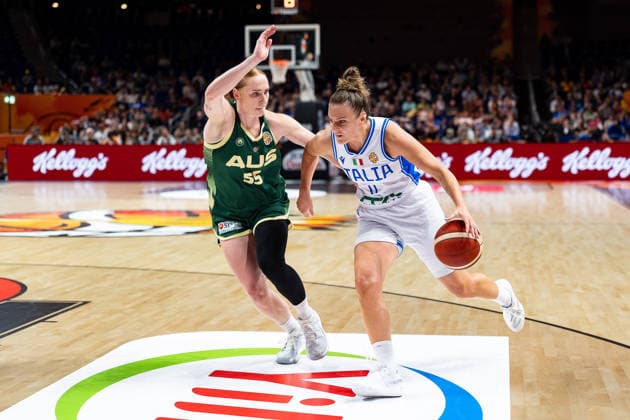 Francesca Pan (Italien, 11) im Dribbling gegen Chloe Bibby (Australien, 55), GER, Italien vs. Australien, Basketball, FIBA Women s World Cup 2026, Qualifikation fuers Viertelfinale, 09.09.2026 GER, Italien vs. Australien, Basketball, FIBA Women s World Cup 2026, Qualifikation fuers Viertelfinale, 09.09.2026 Berlin Copyright: xEibner-Pressefoto MaxxVincenx EP_MVN