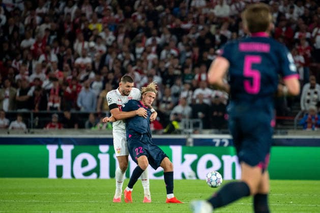 09.09.2026, GER, Fussball, Herren, UEFA Champions League, Ligaphase, 1. Spieltag, Saison 2026 2027, VfB Stuttgart vs. Viking Stavanger Julian Jeff Chabot ( VfB Stuttgart, 24 ) im Zweikampf mit Erik Botheim ( Viking FK, 22 ), Stuttgart MHP Arena Baden-Württemberg Deutschland Copyright: xNordphoto Memmlerx
