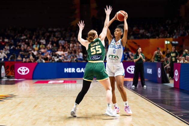 Jasmine Keys (Italien, 00) am Ball, Chloe Bibby (Australien, 55), GER, Italien vs. Australien, Basketball, FIBA Women s World Cup 2026, Qualifikation fuers Viertelfinale, 09.09.2026 GER, Italien vs. Australien, Basketball, FIBA Women s World Cup 2026, Qualifikation fuers Viertelfinale, 09.09.2026 Berlin Copyright: xEibner-Pressefoto MaxxVincenx EP_MVN