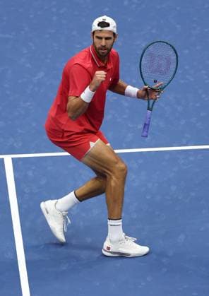 Karen Khachanov of Russia celebrates 2026 US Open, Day Eleven, USTA Billie Jean King National Tennis Center, New York, USA - 09 Sep 2026New York USTA Billie Jean King National T New York (NY) United States of America EDITORIAL USE ONLY No use with unauthorised audio, video, data, fixture lists, club league logos or live services. Online in-match use limited to 120 images, no video emulation. No use in betting, games or single club league player publications. Copyright: xEllaxLing Shutterstockx 17140159bf