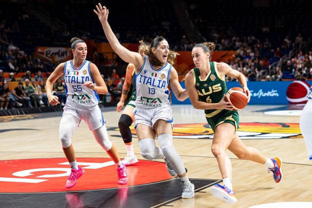 Steph Talbot (Australien, 06) im Dribbling gegen Lorela Cubaj (Italien, 13), GER, Italien vs. Australien, Basketball, FIBA Women s World Cup 2026, Qualifikation fuers Viertelfinale, 09.09.2026 GER, Italien vs. Australien, Basketball, FIBA Women s World Cup 2026, Qualifikation fuers Viertelfinale, 09.09.2026 Berlin Copyright: xEibner-Pressefoto MaxxVincenx EP_MVN