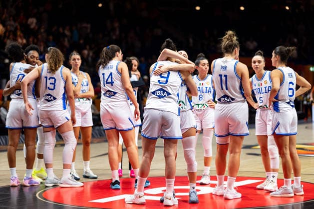 italienische Mannschaft enttaeuscht Enttaeuschung nach Niederlage, GER, Italien vs. Australien, Basketball, FIBA Women s World Cup 2026, Qualifikation fuers Viertelfinale, 09.09.2026 GER, Italien vs. Australien, Basketball, FIBA Women s World Cup 2026, Qualifikation fuers Viertelfinale, 09.09.2026 Berlin Copyright: xEibner-Pressefoto MaxxVincenx EP_MVN