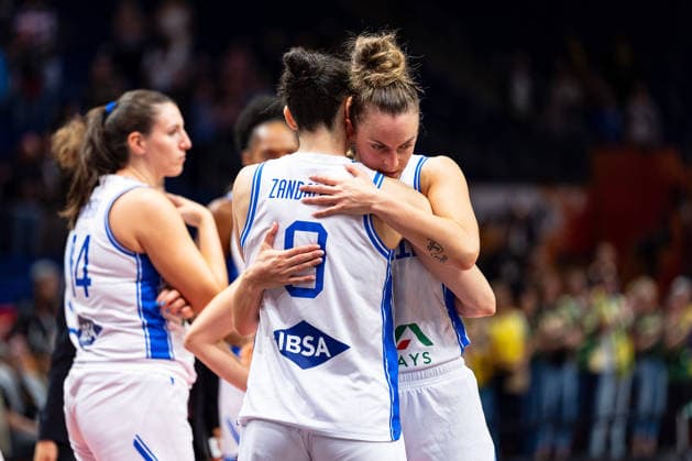 Cecilia Zandalasini (Italien, 09) und Francesca Pan (Italien, 11) enttaeuscht Enttaeuschung nach Niederlage, GER, Italien vs. Australien, Basketball, FIBA Women s World Cup 2026, Qualifikation fuers Viertelfinale, 09.09.2026 GER, Italien vs. Australien, Basketball, FIBA Women s World Cup 2026, Qualifikation fuers Viertelfinale, 09.09.2026 Berlin Copyright: xEibner-Pressefoto MaxxVincenx EP_MVN