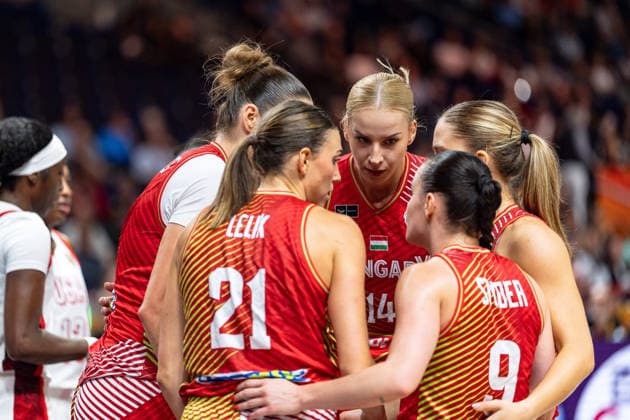 ungarische Mannschaft beim Huddle, Virag Takacs-Kiss (Ungarn, 02), Reka Lelik (Ungarn, 21), Dorka Juhasz (Ungarn, 14), Agnes Studer (Ungarn, 09), GER, USA vs. Ungarn, Basketball, FIBA Women s World Cup 2026, Viertelfinale, 10.09.2026 GER, USA vs. Ungarn, Basketball, FIBA Women s World Cup 2026, Viertelfinale, 10.09.2026 Berlin Copyright: xEibner-Pressefoto MaxxVincenx EP_MVN