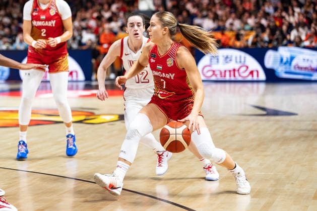 Veronika Kanyasi (Ungarn, 07) im Dribbling, Caitlin Clark (USA, 12), GER, USA vs. Ungarn, Basketball, FIBA Women s World Cup 2026, Viertelfinale, 10.09.2026 GER, USA vs. Ungarn, Basketball, FIBA Women s World Cup 2026, Viertelfinale, 10.09.2026 Berlin Copyright: xEibner-Pressefoto MaxxVincenx EP_MVN