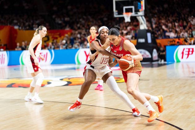 Agnes Torok (Ungarn, 13) im Dribbling gegen Angel Reese (USA, 15), GER, USA vs. Ungarn, Basketball, FIBA Women s World Cup 2026, Viertelfinale, 10.09.2026 GER, USA vs. Ungarn, Basketball, FIBA Women s World Cup 2026, Viertelfinale, 10.09.2026 Berlin Copyright: xEibner-Pressefoto MaxxVincenx EP_MVN