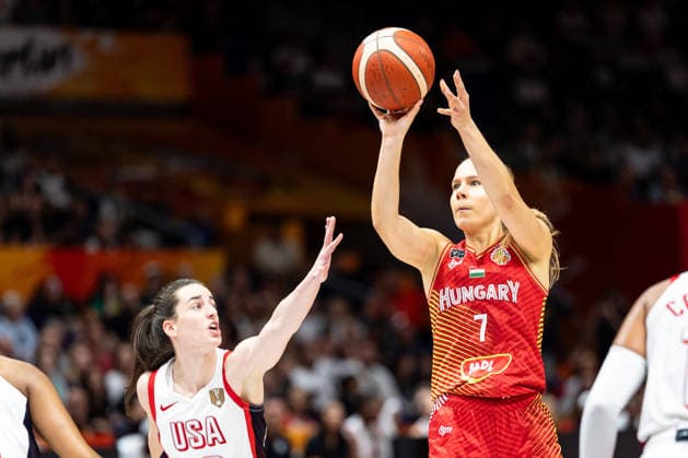 Veronika Kanyasi (Ungarn, 07) beim Wurf, Caitlin Clark (USA, 12), GER, USA vs. Ungarn, Basketball, FIBA Women s World Cup 2026, Viertelfinale, 10.09.2026 GER, USA vs. Ungarn, Basketball, FIBA Women s World Cup 2026, Viertelfinale, 10.09.2026 Berlin Copyright: xEibner-Pressefoto MaxxVincenx EP_MVN
