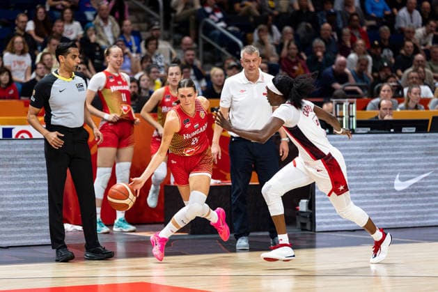 Reka Lelik (Ungarn, 21) im Dribbling gegen Kahleah Copper (USA, 07), GER, USA vs. Ungarn, Basketball, FIBA Women s World Cup 2026, Viertelfinale, 10.09.2026 GER, USA vs. Ungarn, Basketball, FIBA Women s World Cup 2026, Viertelfinale, 10.09.2026 Berlin Copyright: xEibner-Pressefoto MaxxVincenx EP_MVN