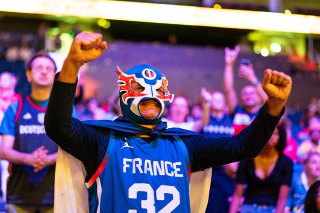 franzoesischer Fan jubelt Jubel im Trikot, Wrestling Maske, GER, China vs. Frankreich, Basketball, FIBA Women s World Cup 2026, Viertelfinale, 10.09.2026 GER, China vs. Frankreich, Basketball, FIBA Women s World Cup 2026, Viertelfinale, 10.09.2026 Berlin Copyright: xEibner-Pressefoto MaxxVincenx EP_MVN