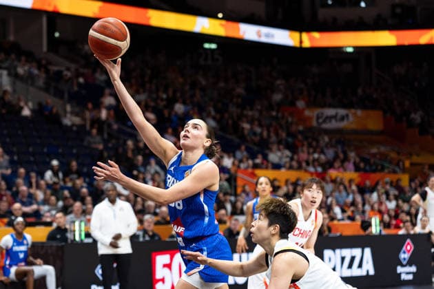 Pauline Astier (Frankreich, 98) beim Korbleger, GER, China vs. Frankreich, Basketball, FIBA Women s World Cup 2026, Viertelfinale, 10.09.2026 GER, China vs. Frankreich, Basketball, FIBA Women s World Cup 2026, Viertelfinale, 10.09.2026 Berlin Copyright: xEibner-Pressefoto MaxxVincenx EP_MVN