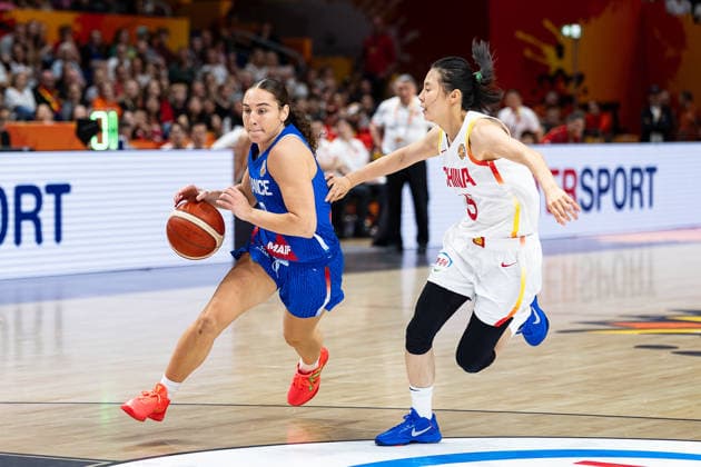 Carla Leite (Frankreich, 00) im Dribbling gegen Siyu Wang (China, 05), GER, China vs. Frankreich, Basketball, FIBA Women s World Cup 2026, Viertelfinale, 10.09.2026 GER, China vs. Frankreich, Basketball, FIBA Women s World Cup 2026, Viertelfinale, 10.09.2026 Berlin Copyright: xEibner-Pressefoto MaxxVincenx EP_MVN