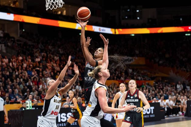 Nyara Sabally (Deutschland, 08) beim Korbleger, Julie Allemand (Belgien, 55), Emma Meesseman (Belgien, 11), GER, Belgien vs. Deutschland, Basketball, FIBA Women s World Cup 2026, Viertelfinale, 10.09.2026 GER, Belgien vs. Deutschland, Basketball, FIBA Women s World Cup 2026, Viertelfinale, 10.09.2026 Berlin Copyright: xEibner-Pressefoto MaxxVincenx EP_MVN
