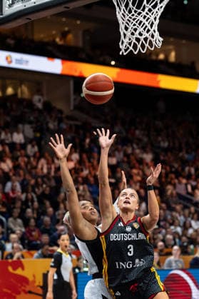 Alexandra Wilke (Deutschland, 03) beim Wurf, Maxuella Lisowa Mbaka (Belgien, 31), GER, Belgien vs. Deutschland, Basketball, FIBA Women s World Cup 2026, Viertelfinale, 10.09.2026 GER, Belgien vs. Deutschland, Basketball, FIBA Women s World Cup 2026, Viertelfinale, 10.09.2026 Berlin Copyright: xEibner-Pressefoto MaxxVincenx EP_MVN