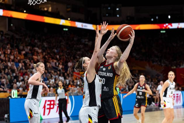 Frieda Buehner (Deutschland, 20) beim Korbleger, Antonia Delaere (Belgien, 06), GER, Belgien vs. Deutschland, Basketball, FIBA Women s World Cup 2026, Viertelfinale, 10.09.2026 GER, Belgien vs. Deutschland, Basketball, FIBA Women s World Cup 2026, Viertelfinale, 10.09.2026 Berlin Copyright: xEibner-Pressefoto MaxxVincenx EP_MVN