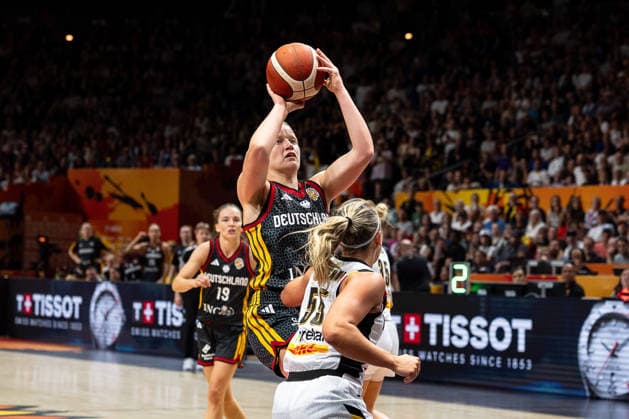 Emma Eichmeyer (Deutschland, 09) beim Wurfn Julie Allemand (Belgien, 55), GER, Belgien vs. Deutschland, Basketball, FIBA Women s World Cup 2026, Viertelfinale, 10.09.2026 GER, Belgien vs. Deutschland, Basketball, FIBA Women s World Cup 2026, Viertelfinale, 10.09.2026 Berlin Copyright: xEibner-Pressefoto MaxxVincenx EP_MVN