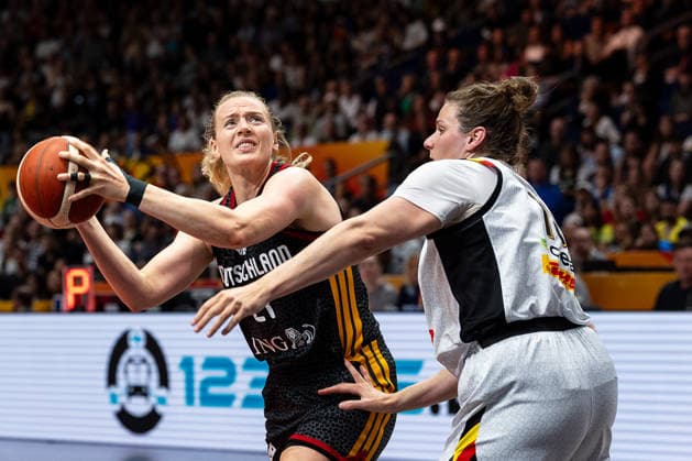 Marie Guelich (Deutschland, 21) am Ball, Kyara Linskens (Belgien, 13), GER, Belgien vs. Deutschland, Basketball, FIBA Women s World Cup 2026, Viertelfinale, 10.09.2026 GER, Belgien vs. Deutschland, Basketball, FIBA Women s World Cup 2026, Viertelfinale, 10.09.2026 Berlin Copyright: xEibner-Pressefoto MaxxVincenx EP_MVN