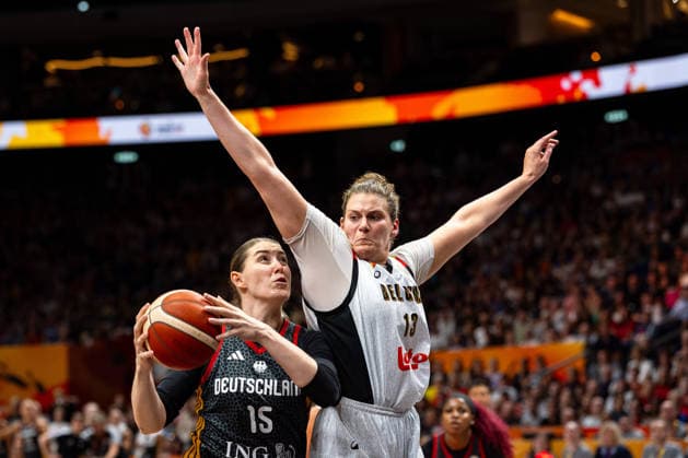 Luisa Geiselsoder (Deutschland, 15) beim Korbleger, Kyara Linskens (Belgien, 13), GER, Belgien vs. Deutschland, Basketball, FIBA Women s World Cup 2026, Viertelfinale, 10.09.2026 GER, Belgien vs. Deutschland, Basketball, FIBA Women s World Cup 2026, Viertelfinale, 10.09.2026 Berlin Copyright: xEibner-Pressefoto MaxxVincenx EP_MVN
