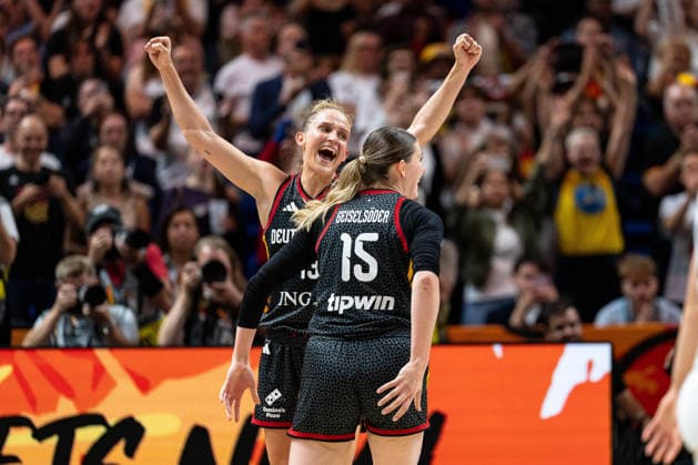 Leonie Fiebich (Deutschland, 13) und Luisa Geiselsoder (Deutschland, 15) jubelt Jubel nach Sieg Spielende, GER, Belgien vs. Deutschland, Basketball, FIBA Women s World Cup 2026, Viertelfinale, 10.09.2026 GER, Belgien vs. Deutschland, Basketball, FIBA Women s World Cup 2026, Viertelfinale, 10.09.2026 Berlin Copyright: xEibner-Pressefoto MaxxVincenx EP_MVN