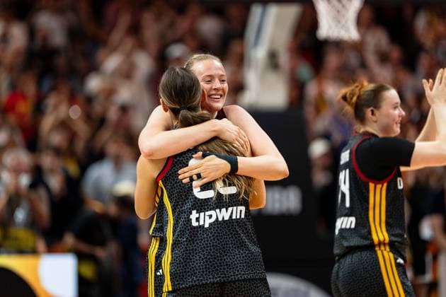Emily Bessoir (Deutschland, 22) und Marie Guelich (Deutschland, 21) jubelt Jubel nach Sieg Spielende, GER, Belgien vs. Deutschland, Basketball, FIBA Women s World Cup 2026, Viertelfinale, 10.09.2026 GER, Belgien vs. Deutschland, Basketball, FIBA Women s World Cup 2026, Viertelfinale, 10.09.2026 Berlin Copyright: xEibner-Pressefoto MaxxVincenx EP_MVN
