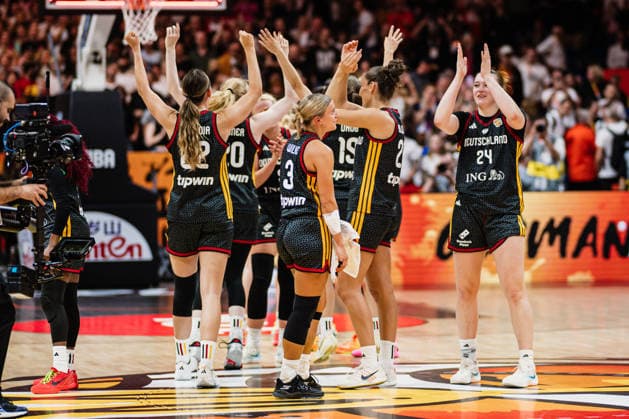 FIBA Women™s Basketball World Cup 2026: Belgien vs. Deutschland, 10.09.2026 Deutschland gewinnt gegen Belgien, jubeln, JUBEL, Feier, feiern, Emily Bessoir (Deutschland, 22), Alexandra Wilke (Deutschland, 3), Leonie Fiebich (Deutschland, 13), Lina Sontag (Deutschland, 24), Clara Bielefeld (Deutschland, 25); Basketball, FIBA Women™s Basketball World Cup 2026, Final Phase, Viertelfinale: Belgien vs. Deutschland am 10.09.2026 in der Uber Arena, Berlin Copyright: xBEAUTIFULxSPORTS Tonhäuserx