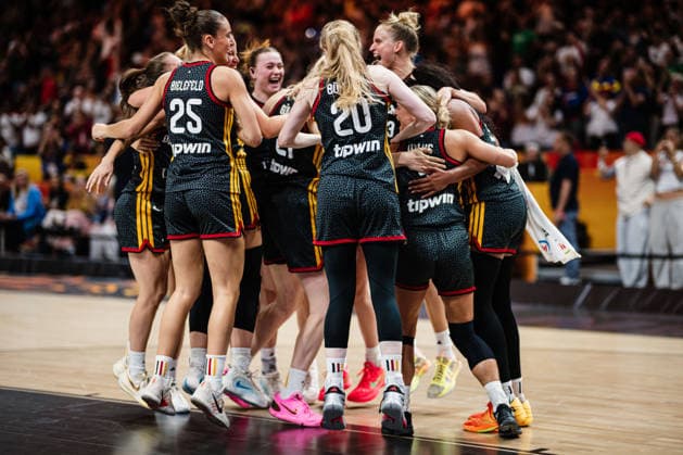 FIBA Women™s Basketball World Cup 2026: Belgien vs. Deutschland, 10.09.2026 Deutschland gewinnt gegen Belgien, jubeln, JUBEL, Feier, feiern, Luisa Geiselsoder (Deutschland, 15), Leonie Fiebich (Deutschland, 13), Nyara Sabally (Deutschland, 8), Emma Eichmeyer (Deutschland, 9), Frieda Bühner (Deutschland, 20), Alexandra Wilke (Deutschland, 3), Clara Bielefeld (Deutschland, 25); Basketball, FIBA Women™s Basketball World Cup 2026, Final Phase, Viertelfinale: Belgien vs. Deutschland am 10.09.2026 in der Uber Arena, Berlin Copyright: xBEAUTIFULxSPORTS Tonhäuserx