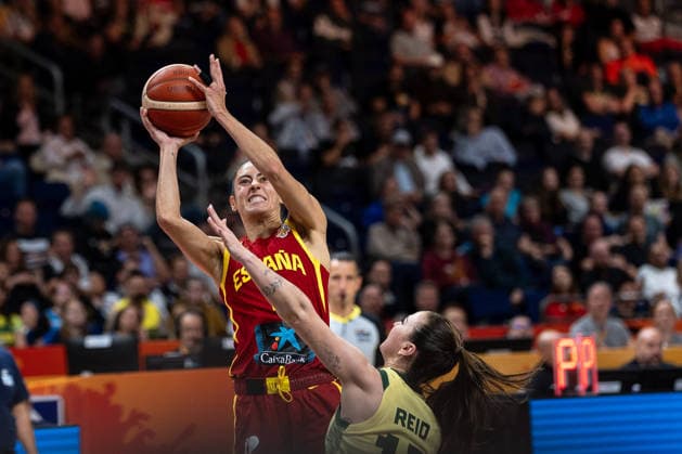 Maria Conde (Spanien, 10) beim Korbleger, Stephanie Reid (Australien, 12), GER, Australien vs. Spanien, Basketball, FIBA Women s World Cup 2026, Viertelfinale, 10.09.2026 GER, Australien vs. Spanien, Basketball, FIBA Women s World Cup 2026, Viertelfinale, 10.09.2026 Berlin Copyright: xEibner-Pressefoto MaxxVincenx EP_MVN