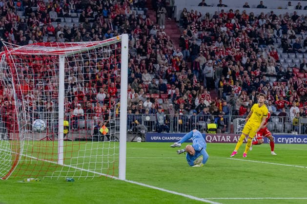 Jamal Musiala (FC Bayern Muenchen, 10) bei seinem Tor gegen den zur Halbzeit eingewechselten Julian Faye Lund (Torwart, FK Bodo Glimt, 01) zum 1:0 GER, FC Bayern Muenchen vs. FK Bodo Glimt, Fussball, UEFA Champions League, Ligaphase, 1. Spieltag, Spielzeit 2026 2027, 10.09.2026 (DFL DFB REGULATIONS PROHIBIT ANY USE OF PHOTOGRAPHS as IMAGE SEQUENCES and or QUASI-VIDEO). Foto: HMB Media Heike Feiner Copyright: HMBxMedia HeikexFeiner
