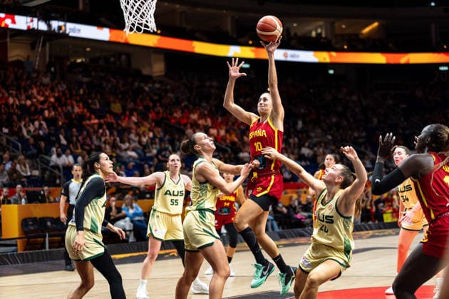 Maria Conde (Spanien, 10) beim Wurf, Isobel Borlase (Australien, 20), GER, Australien vs. Spanien, Basketball, FIBA Women s World Cup 2026, Viertelfinale, 10.09.2026 GER, Australien vs. Spanien, Basketball, FIBA Women s World Cup 2026, Viertelfinale, 10.09.2026 Berlin Copyright: xEibner-Pressefoto MaxxVincenx EP_MVN