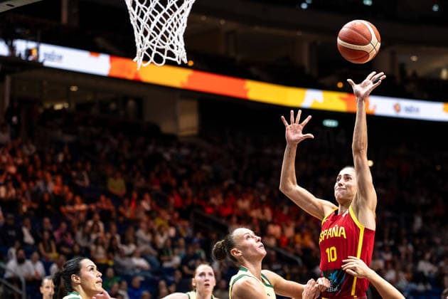 Maria Conde (Spanien, 10) beim Wurf, GER, Australien vs. Spanien, Basketball, FIBA Women s World Cup 2026, Viertelfinale, 10.09.2026 GER, Australien vs. Spanien, Basketball, FIBA Women s World Cup 2026, Viertelfinale, 10.09.2026 Berlin Copyright: xEibner-Pressefoto MaxxVincenx EP_MVN